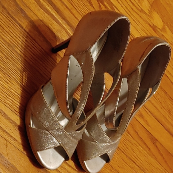 High heels - Picture 3 of 4